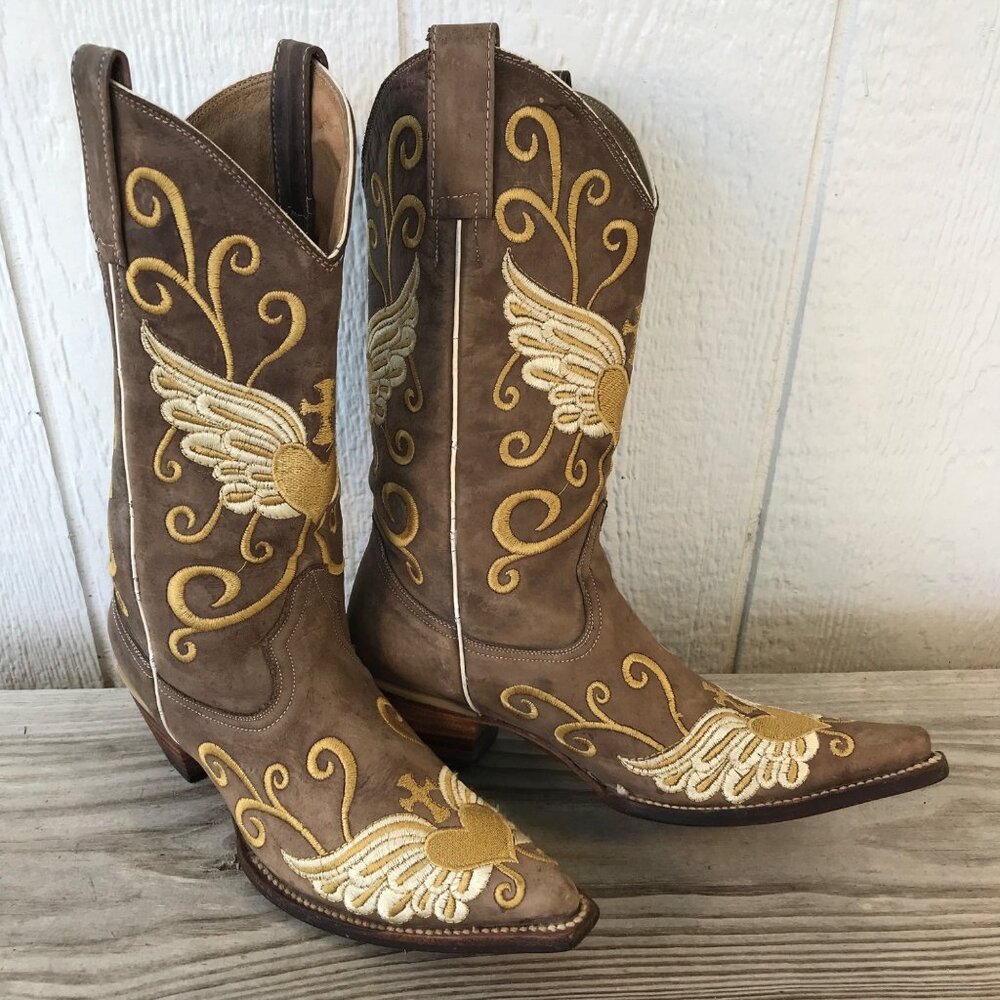 Innovation Cross Wings and Heart Womens Embroidered Boots US 6 1557